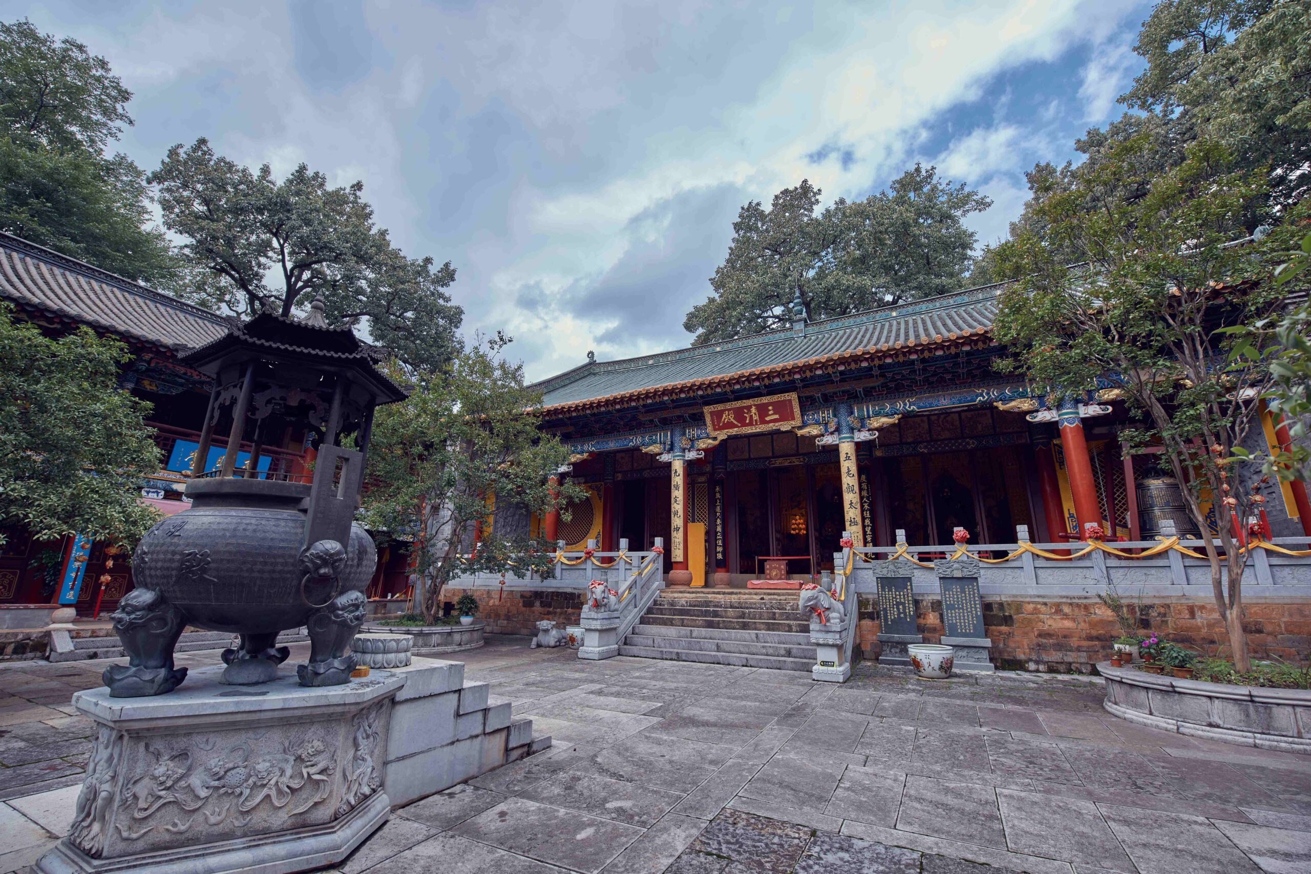 法师道士做完法事的背后：十年苦修与沉重因果